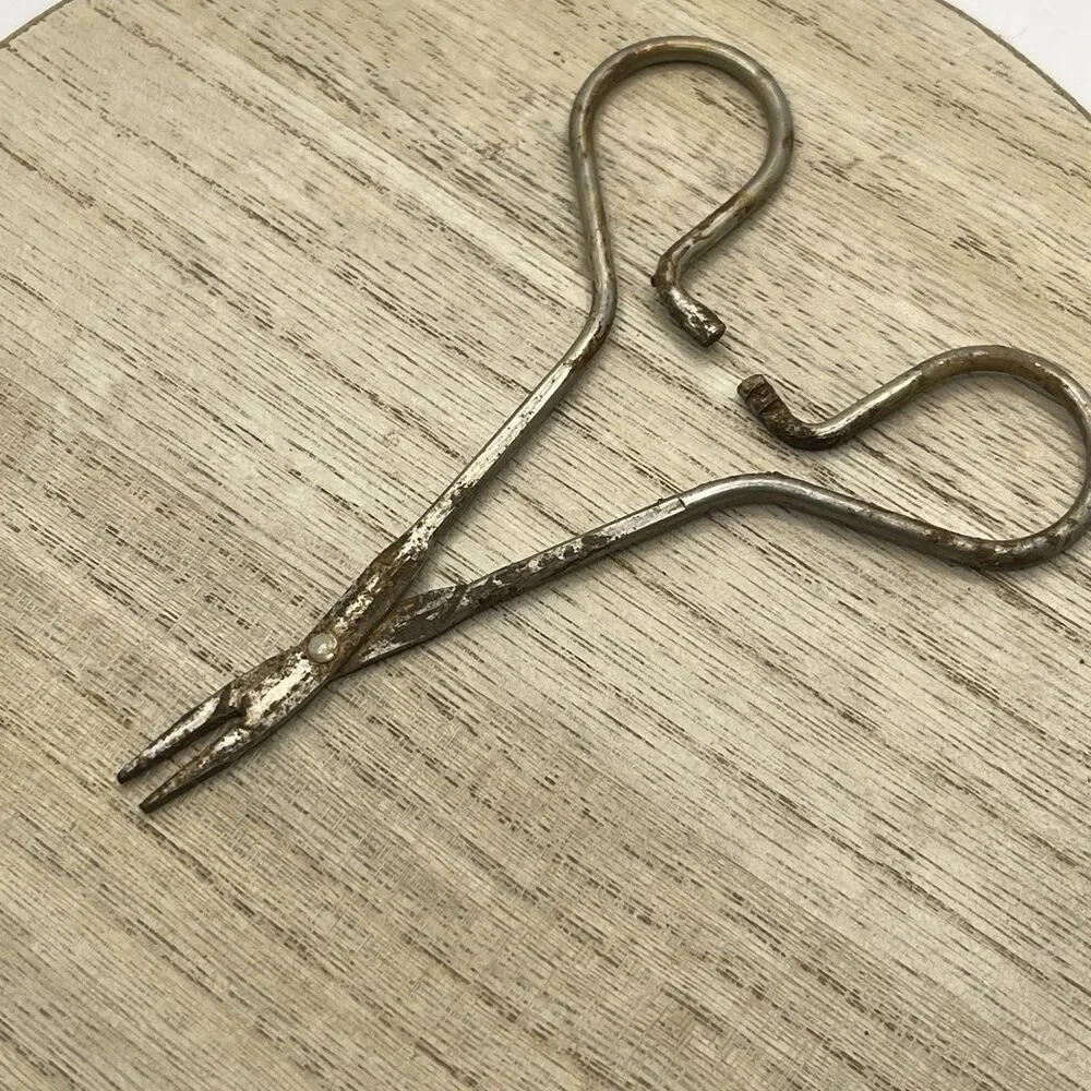 VTG Atq Hemostat Clipper 5” Rusted Tarnished Prop Display